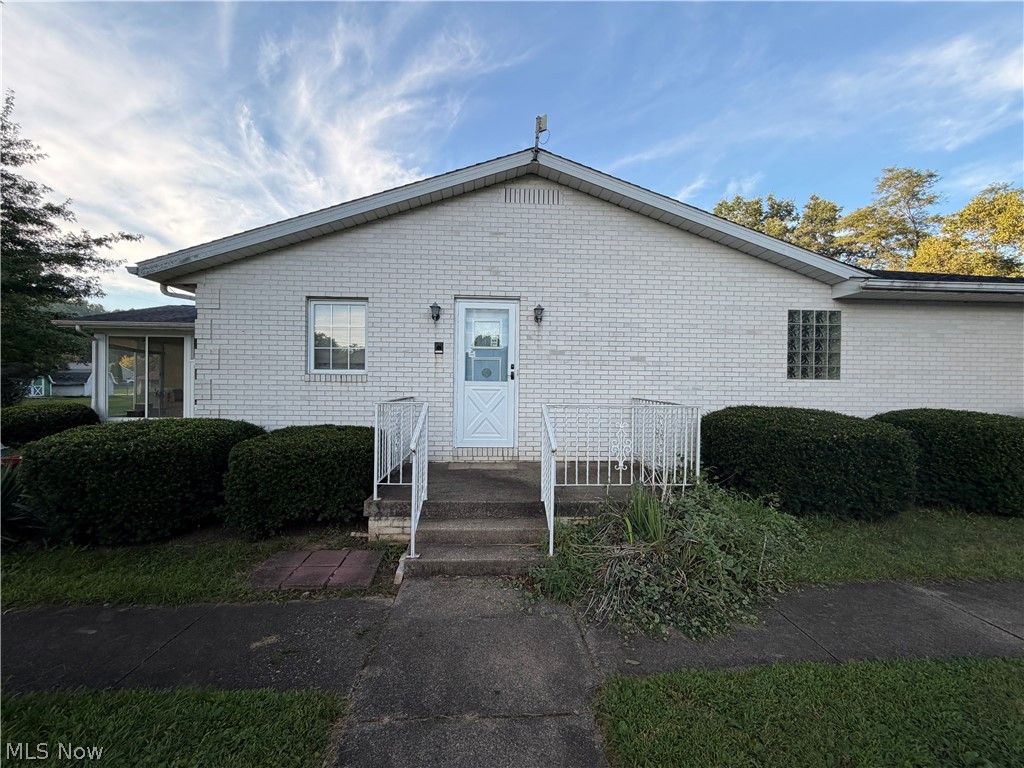 122 High Street Tuscarawas OH 44682