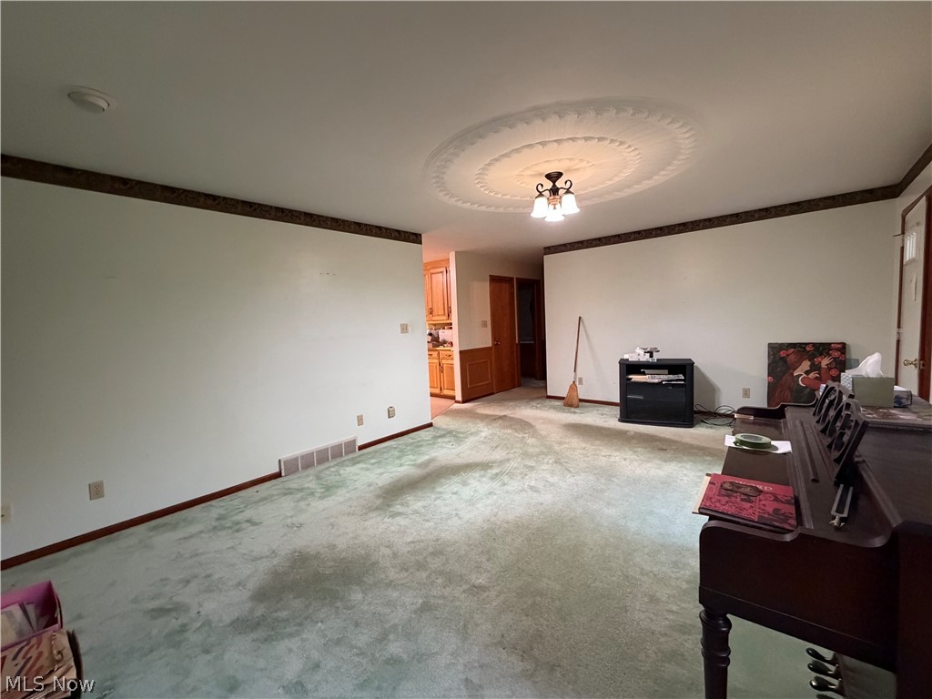 122 High Street Tuscarawas OH 44682