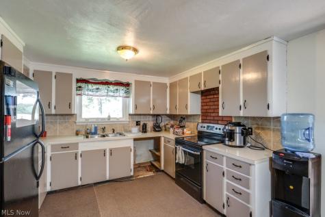 9921 Beech Street NE Louisville OH 44641