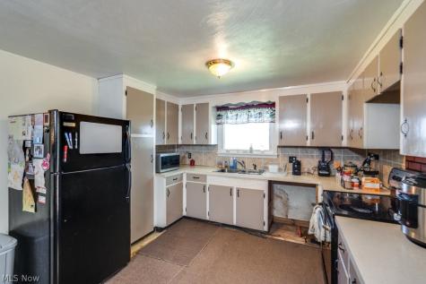 9921 Beech Street NE Louisville OH 44641