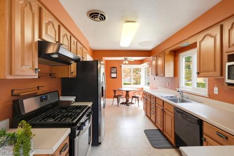 4394 Selhurst Road North Olmsted OH 44070