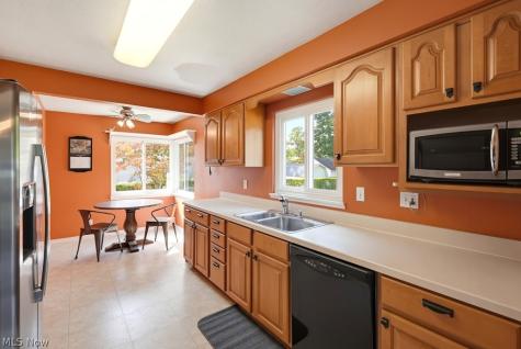 4394 Selhurst Road North Olmsted OH 44070