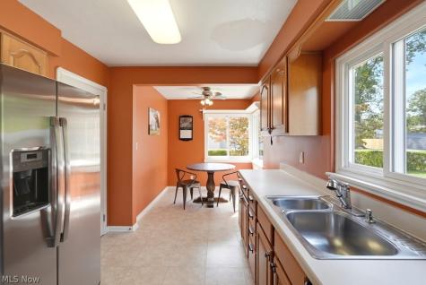 4394 Selhurst Road North Olmsted OH 44070