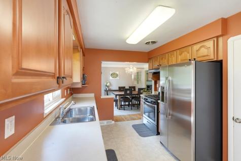 4394 Selhurst Road North Olmsted OH 44070