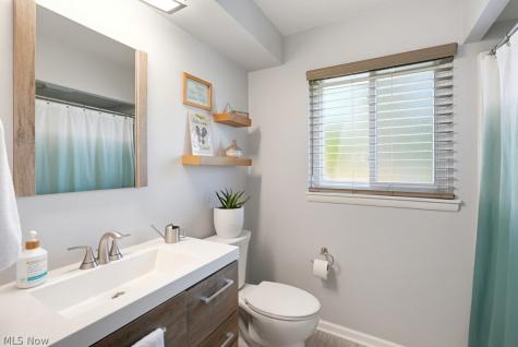 4394 Selhurst Road North Olmsted OH 44070