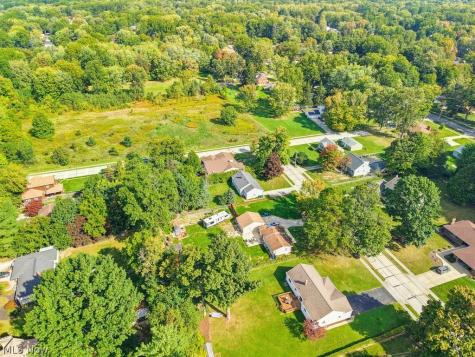 4394 Selhurst Road North Olmsted OH 44070