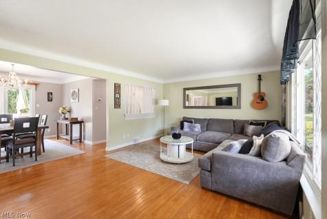 4394 Selhurst Road North Olmsted OH 44070