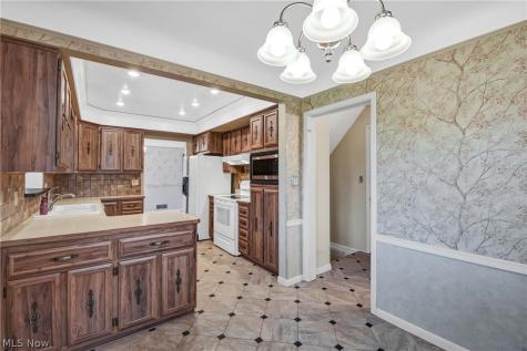 13397 Cherokee Trail Middleburg Heights OH 44130