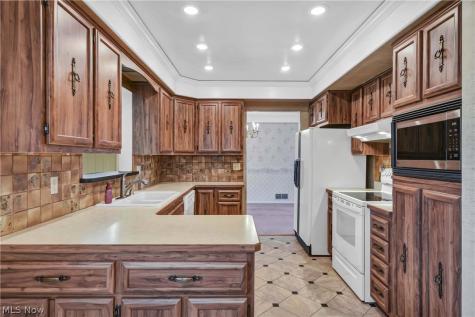 13397 Cherokee Trail Middleburg Heights OH 44130
