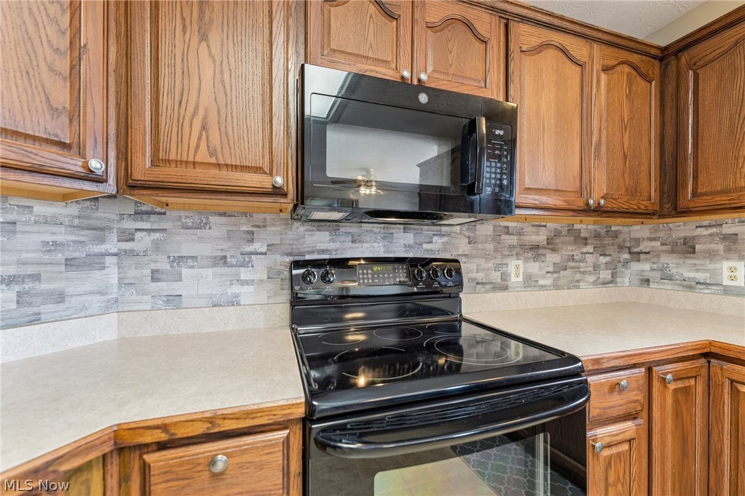 621 Parkside Reserve Street Wellington OH 44090