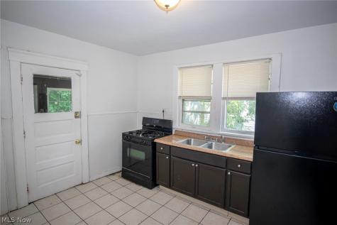 1290 E 188th Street Cleveland OH 44110