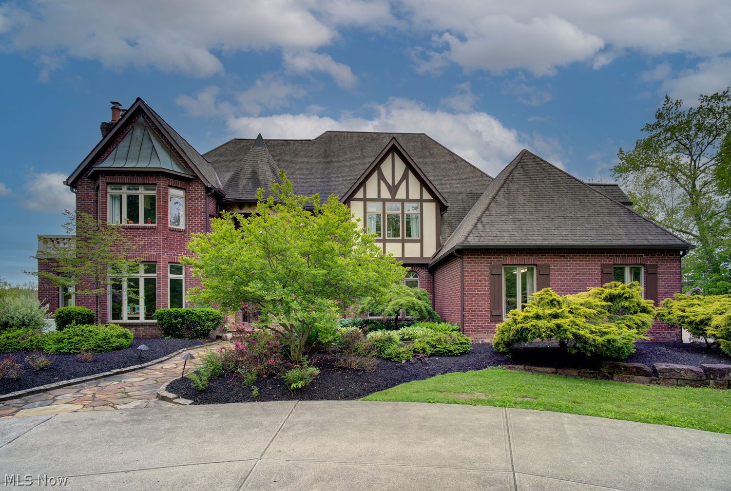 Chagrin Falls OH, 18764 Brewster Road