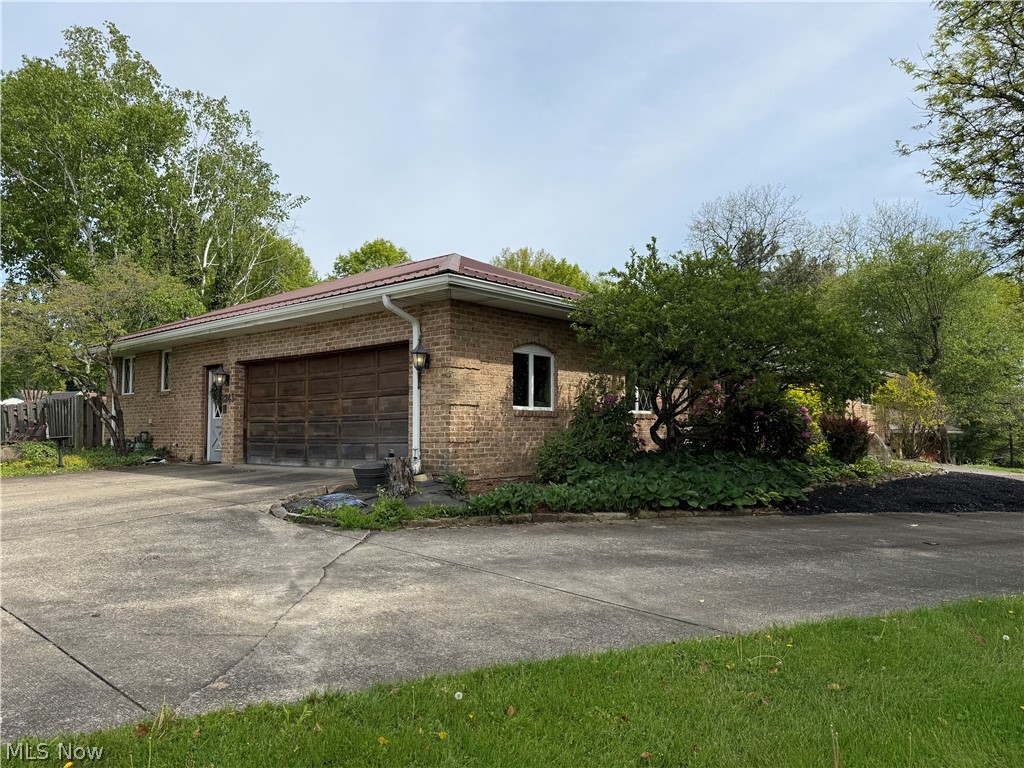 8243 N Lima Road Poland OH 44514
