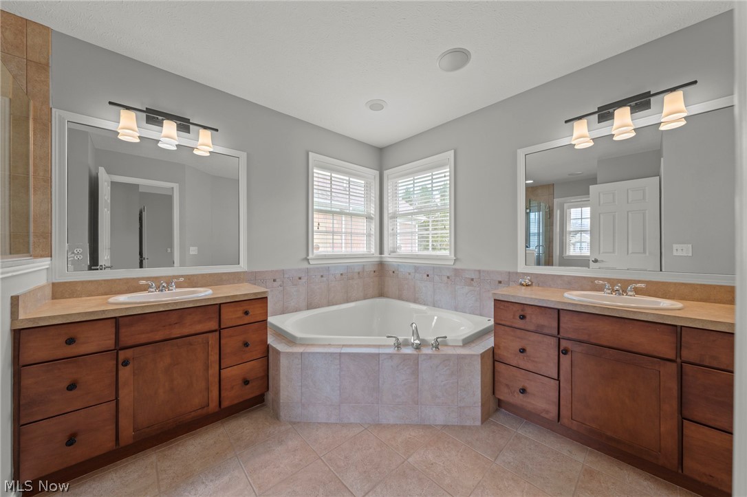 36965 Wexford Drive Solon OH 44139