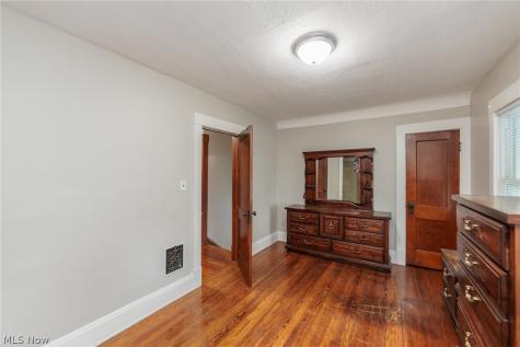 4318 Bucyrus Avenue Cleveland OH 44109
