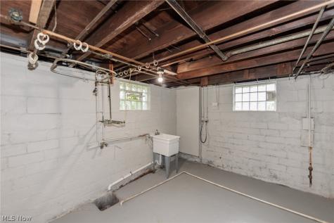 4318 Bucyrus Avenue Cleveland OH 44109