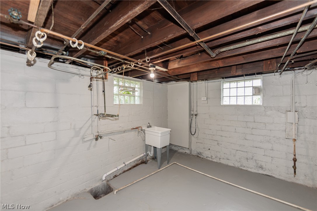4318 Bucyrus Avenue Cleveland OH 44109