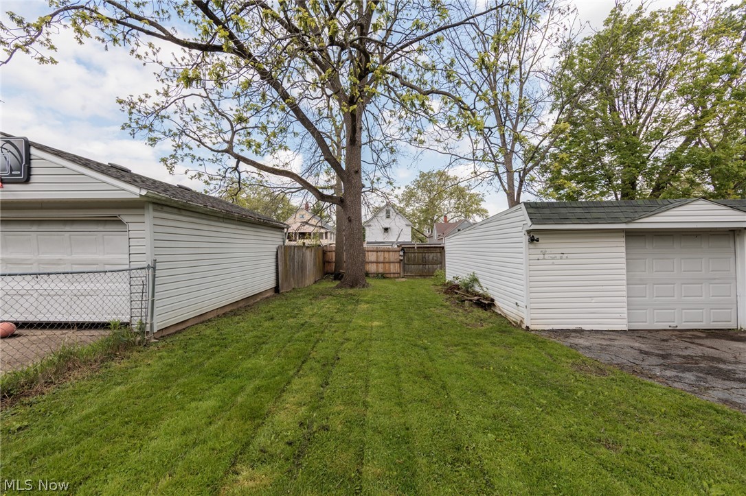4318 Bucyrus Avenue Cleveland OH 44109
