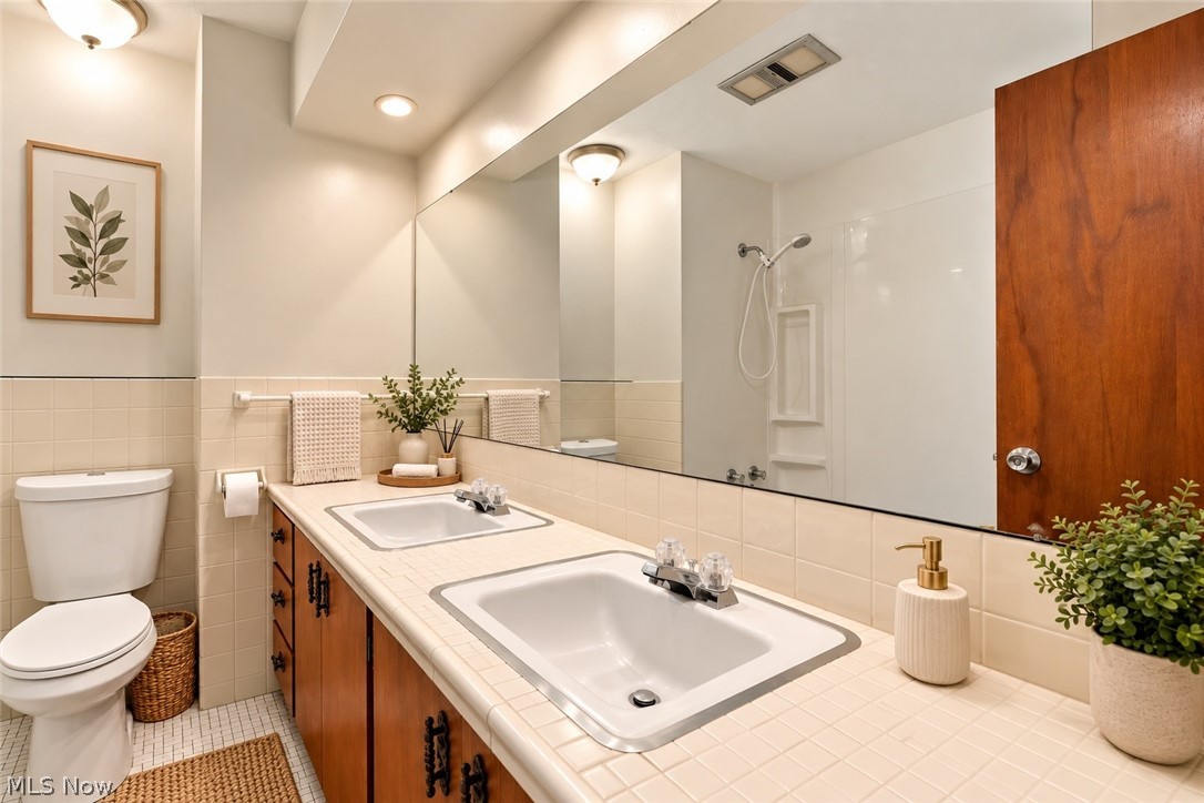 412 High Meadow Road Amherst OH 44001