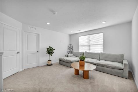 6508 Garden Path Olmsted Twp OH 44138