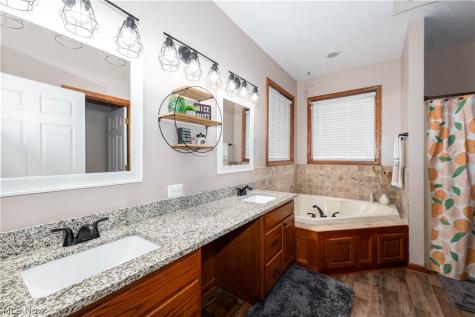 407 31st Street SW Barberton OH 44203