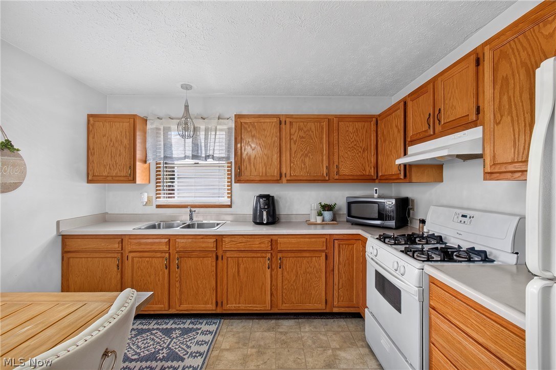 3014 Harmont Avenue NE Canton OH 44705