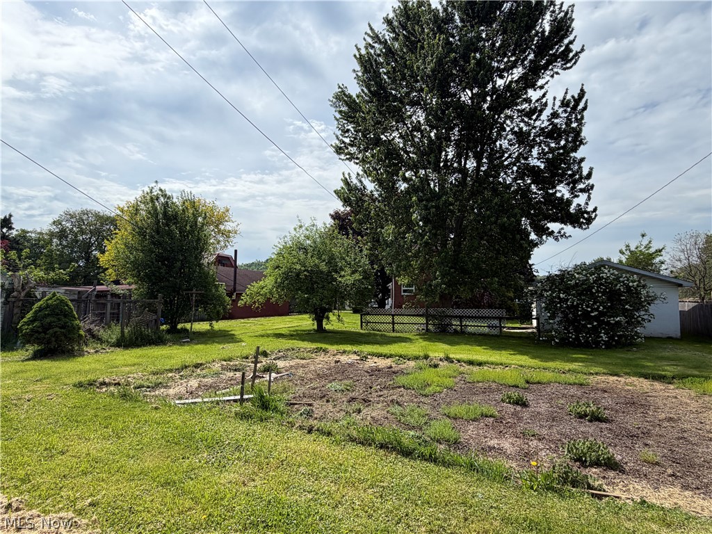 218 S Lawn Drive Newcomerstown OH 43832