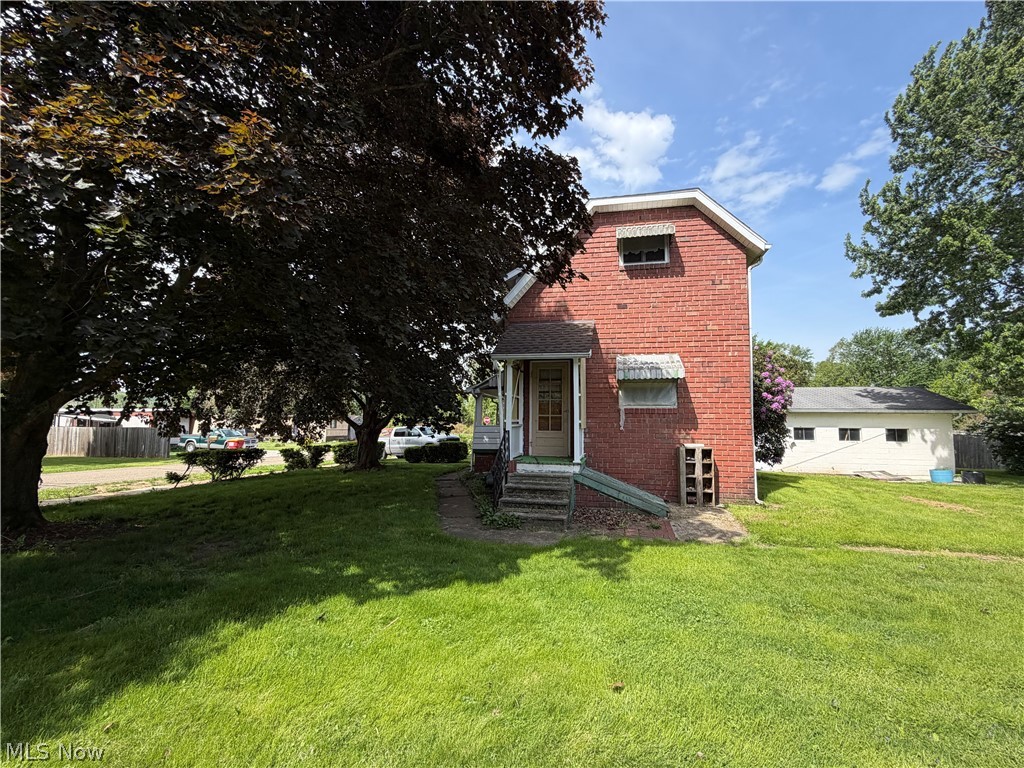 218 S Lawn Drive Newcomerstown OH 43832