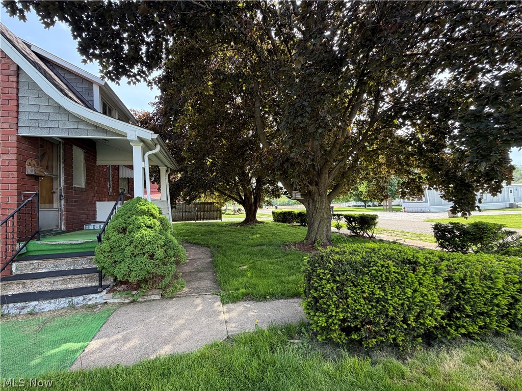 218 S Lawn Drive Newcomerstown OH 43832