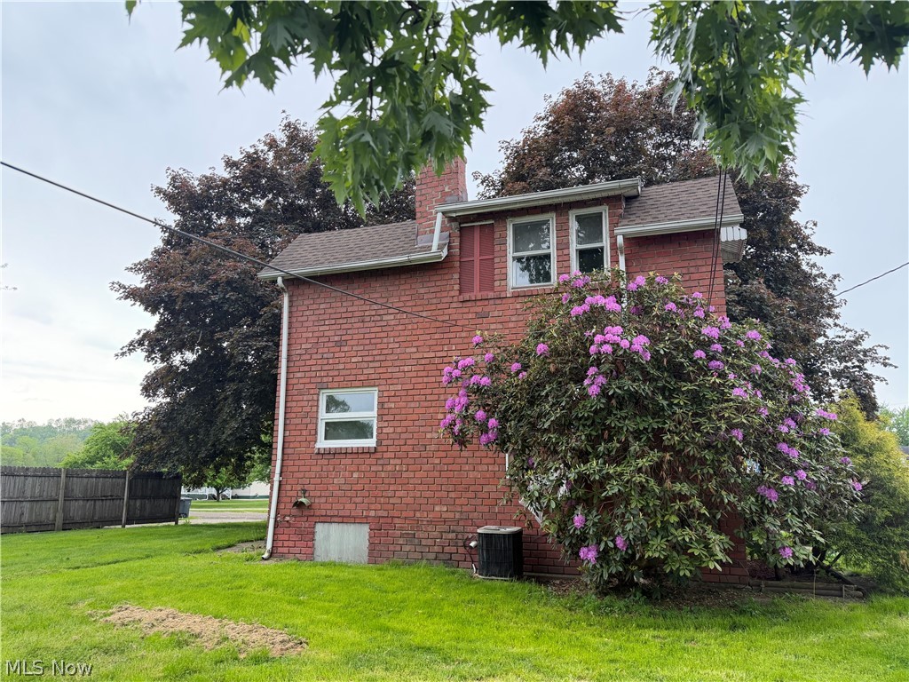 218 S Lawn Drive Newcomerstown OH 43832
