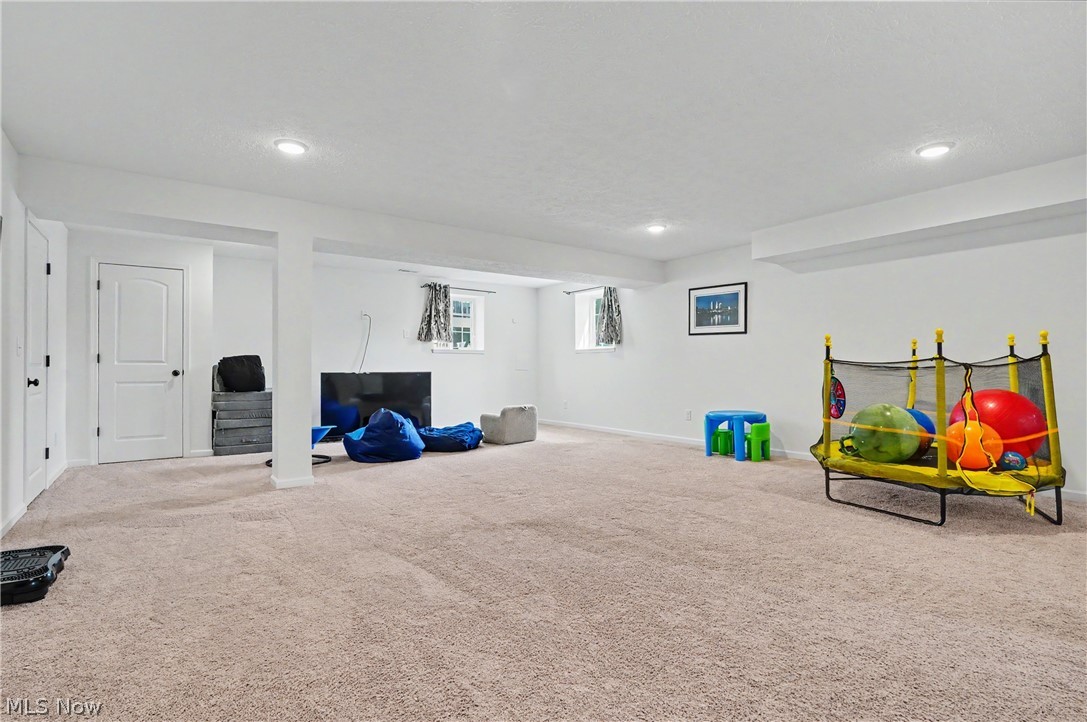 987 Hawkin Lane Aurora OH 44202