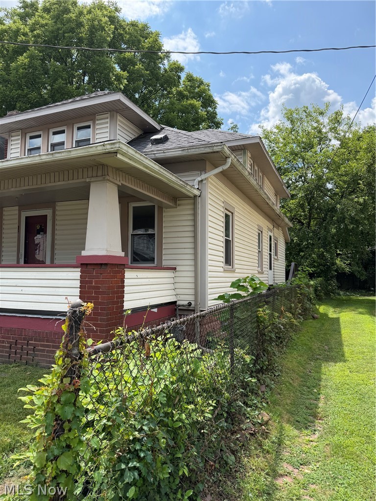 1372 Andrus Street Akron OH 44301