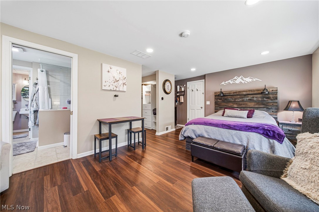 25301 Wolf Road Bay Village OH 44140