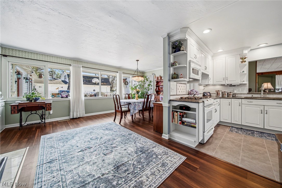 25301 Wolf Road Bay Village OH 44140