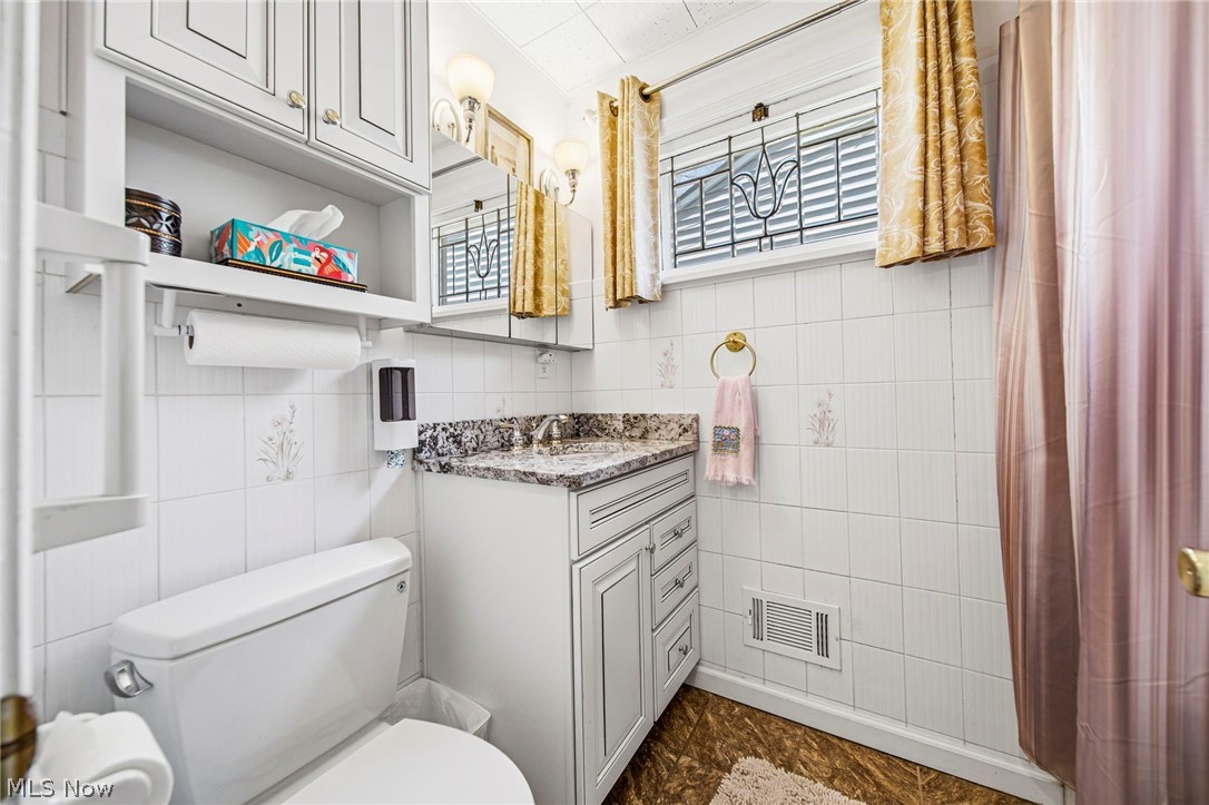 25301 Wolf Road Bay Village OH 44140