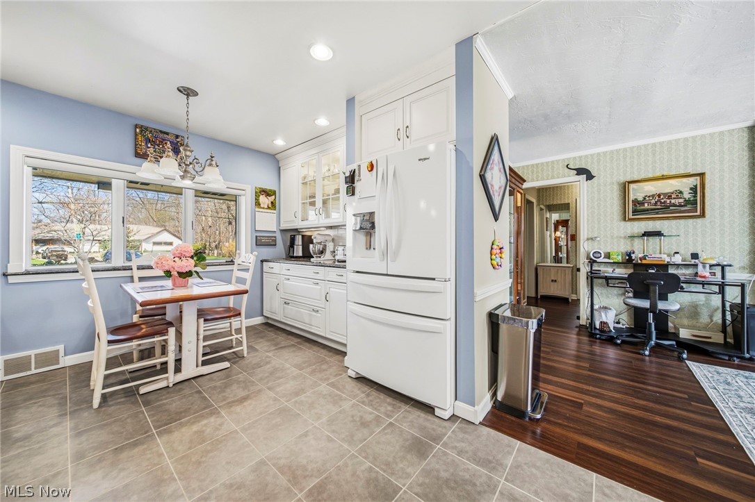 25301 Wolf Road Bay Village OH 44140