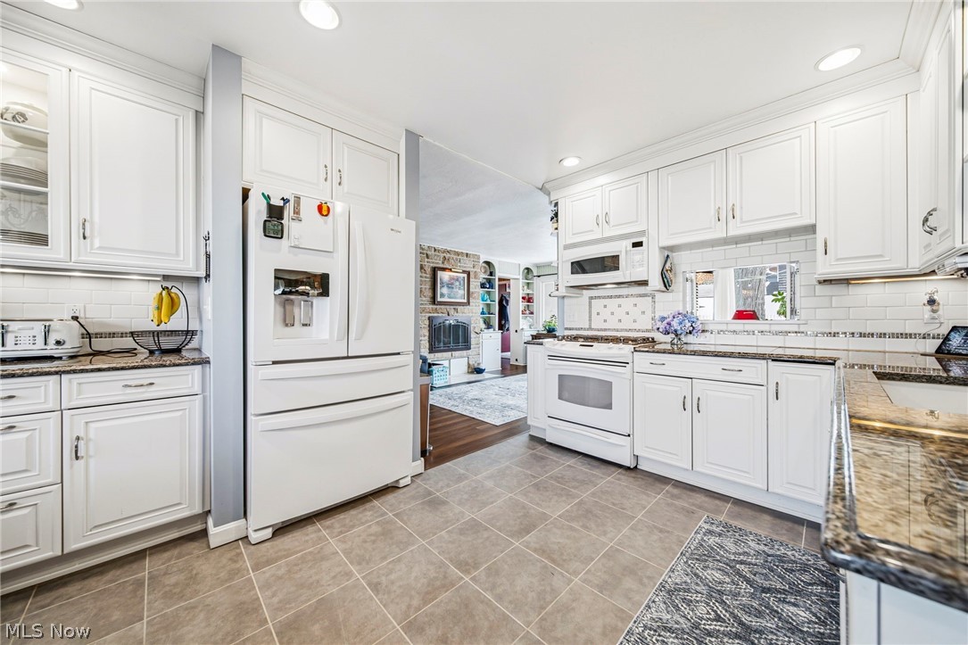 25301 Wolf Road Bay Village OH 44140