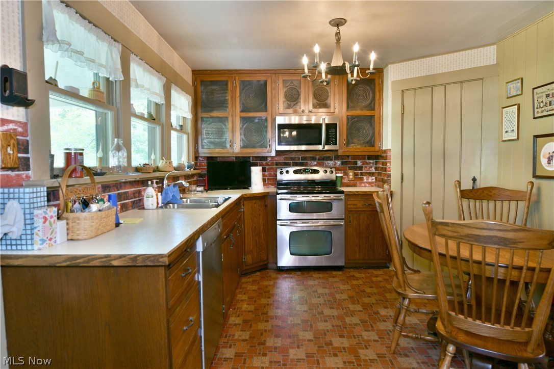 935 Warner Road SE Brookfield OH 44403