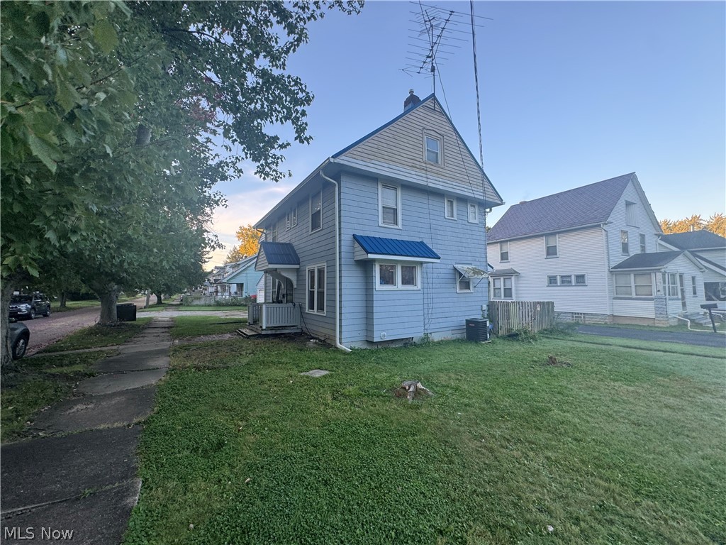 287 Lawrence Avenue NE Warren OH 44483