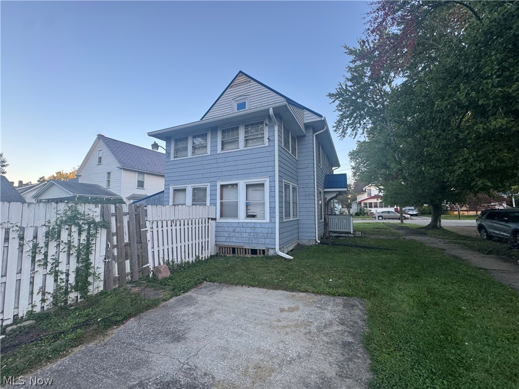 287 Lawrence Avenue NE Warren OH 44483