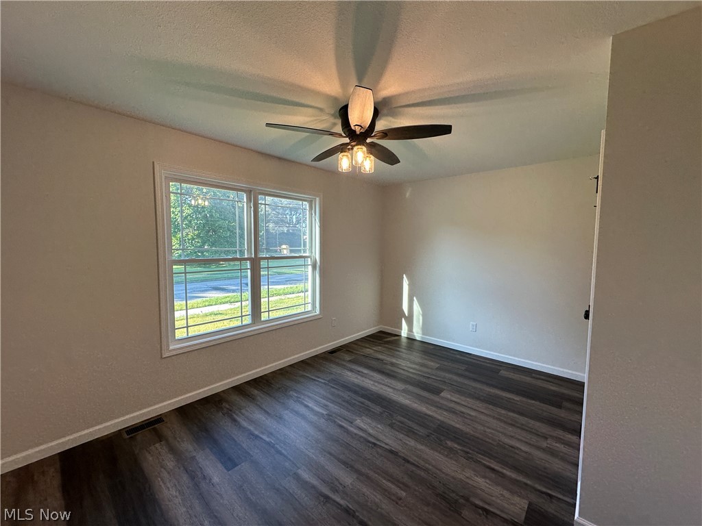16 E Haywood Avenue Struthers OH 44471