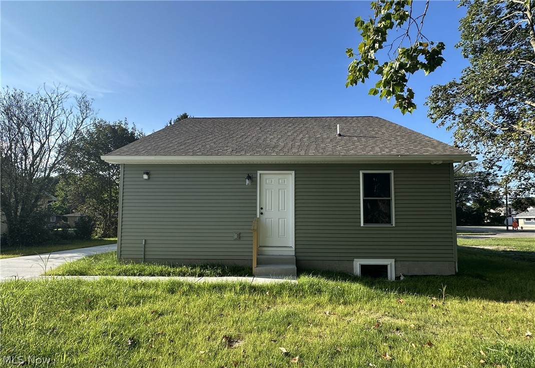 16 E Haywood Avenue Struthers OH 44471
