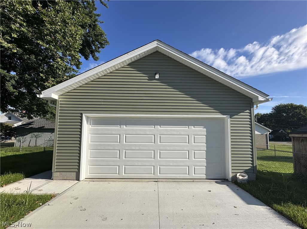 16 E Haywood Avenue Struthers OH 44471