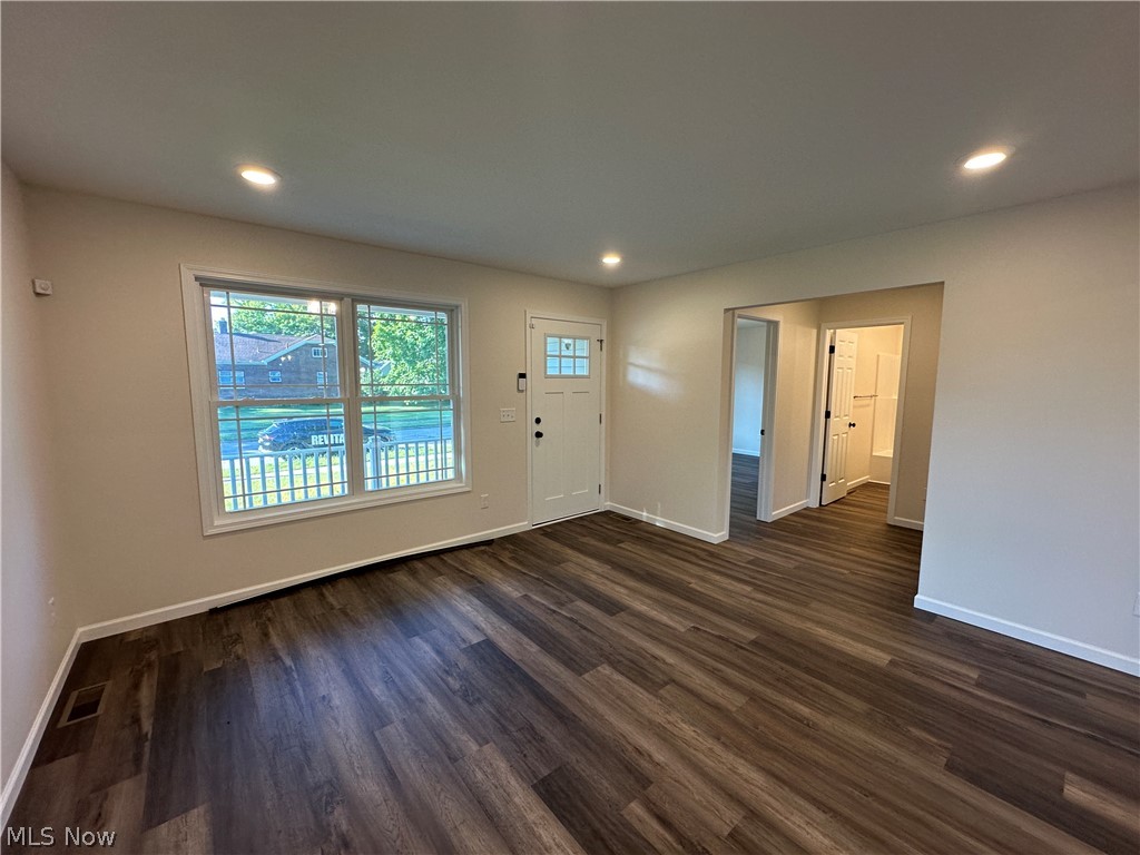 16 E Haywood Avenue Struthers OH 44471