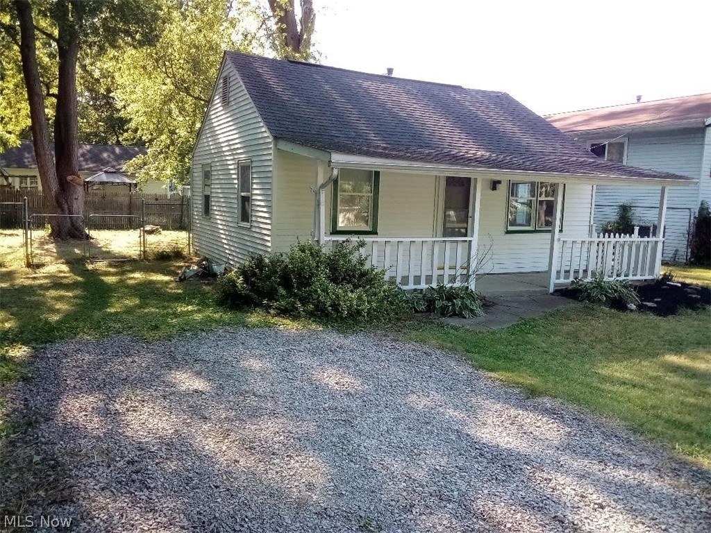 1122 Grand Avenue Madison OH 44057