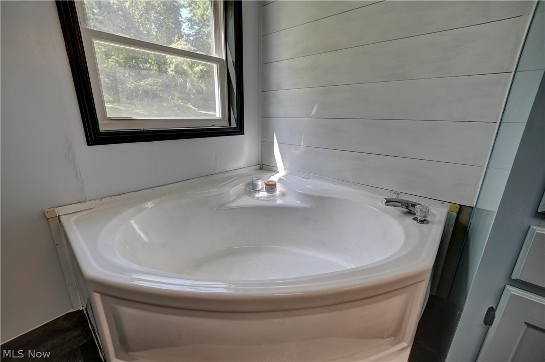 557 Beans Road SE Sherrodsville OH 44675