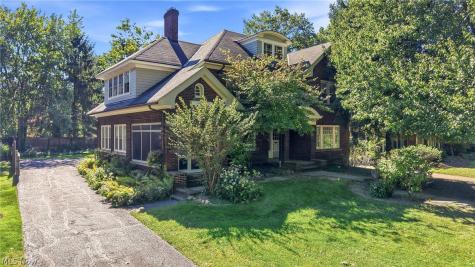 2692 Colchester Road Cleveland Heights OH 44106
