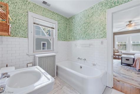 2692 Colchester Road Cleveland Heights OH 44106