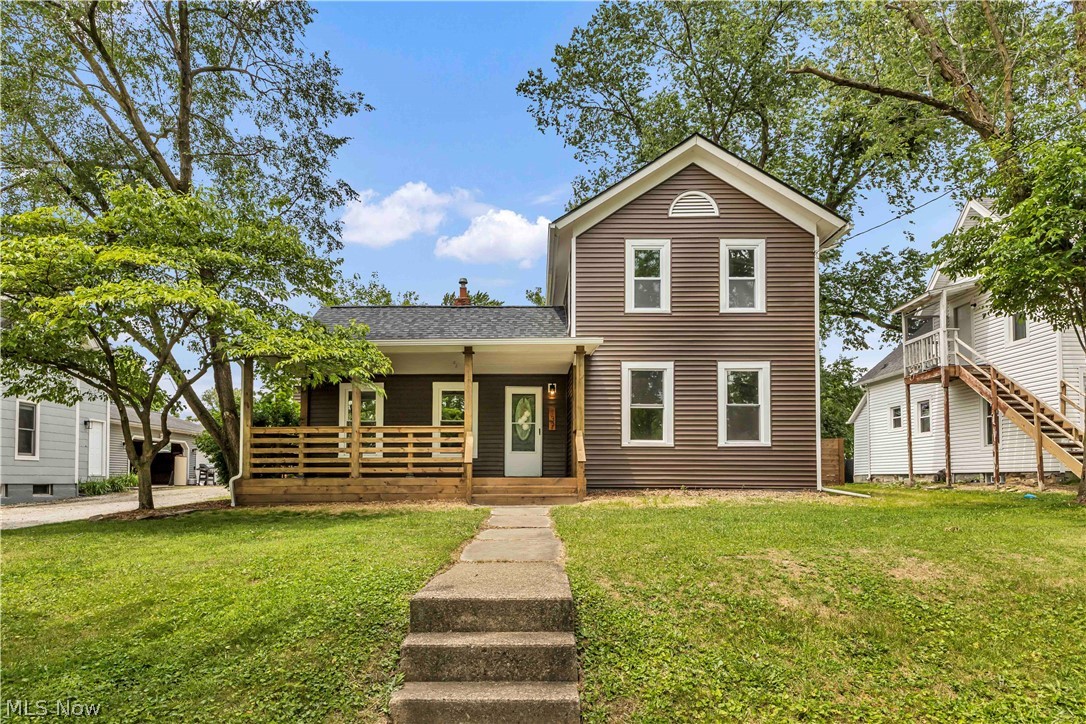 137 N Vine Street Medina OH 44256