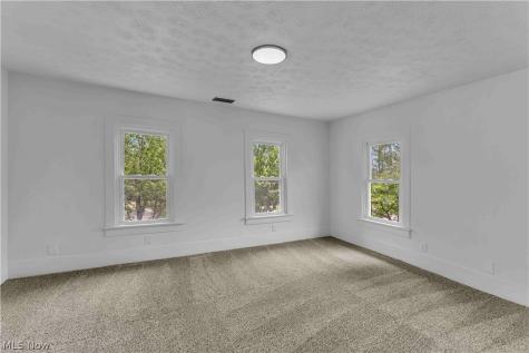 137 N Vine Street Medina OH 44256